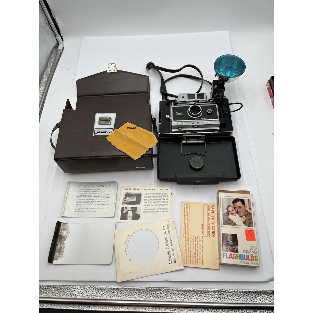 Vintage Polaroid Automatic 250 Land Camera Flash Case M3 Bulbs Cold Clip